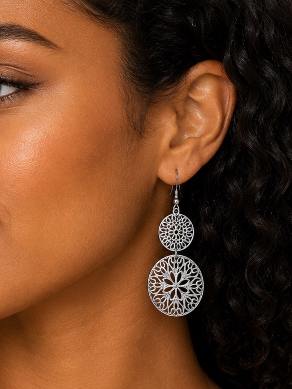 NEW - Bohemian Chic Silver Filigree
Mandala Floral Dangle Earrings
(67/80)